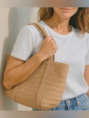 Draper James Woven Straw Tote Bag in Natural Tan